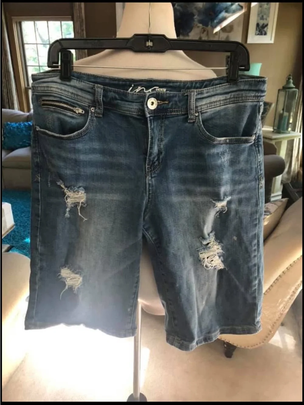 INC International Concepts Distressed Bermuda Jean Shorts Curvy fit sz 8 32”